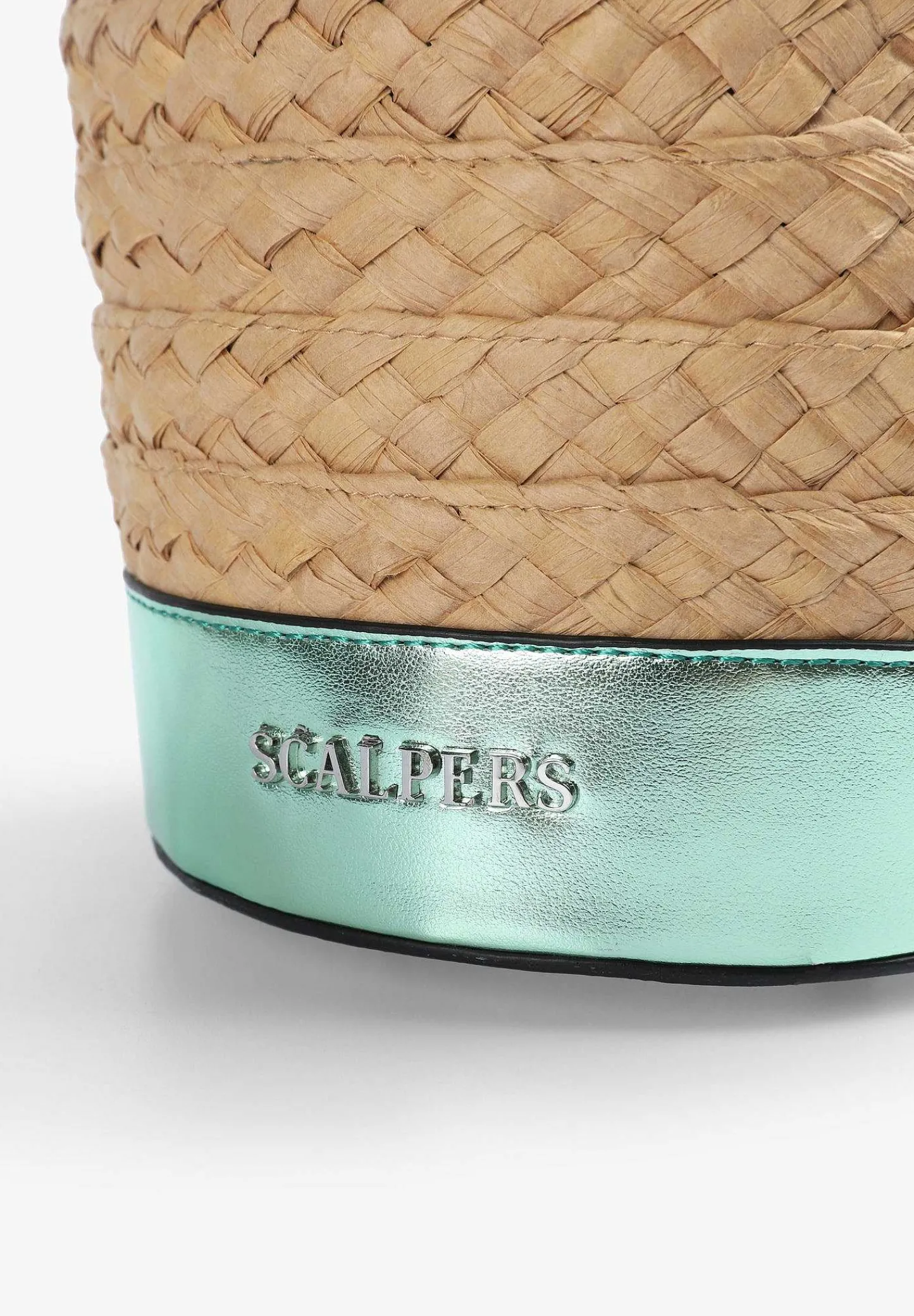 bolso_cubo_rafia_detalle__4.webp Best Scalpers Bolso Cubo Rafia Detalle Metalizado