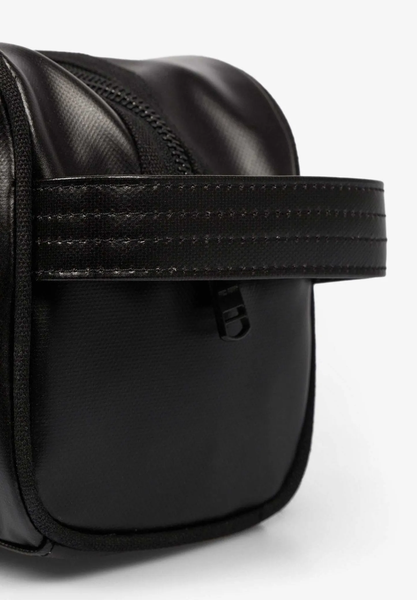 fred_perry__neceser_clasi_4.webp Online Scalpers Fred Perry | Neceser Clasico