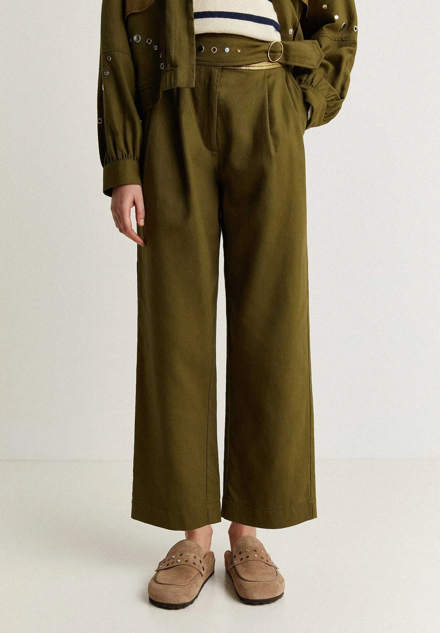 pantalon_pinzas_detalles__3.webp Online Scalpers Pantalon Pinzas Detalles Tachuelas