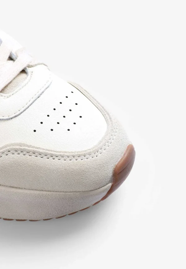 Fashion Scalpers Sneakers Detalles Serraje