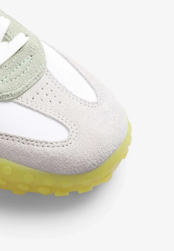 Store Scalpers Sneakers Suela Contraste
